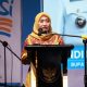 Sekda Tanah Bumbu Yulian Herawati berpidato menutup Festival Literasi BerAksi 2025 di Bandara Bersujud.