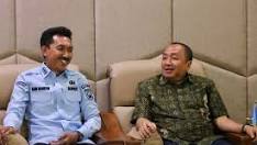 Bupati Banjar H. Saidi Mansyur menerima kunjungan Ketua Dewan Pengawas BPJS Ketenagakerjaan Pusat Muhammad Zuhri Bahri di Mahligai Sultan Adam Martapura, membahas sinergi perluasan jaminan sosial bagi pekerja di Kabupaten Banjar.