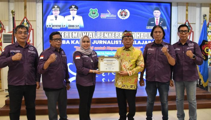 Bupati Kapuas H. Muhammad Wiyatno Dinobatkan sebagai Tokoh Peduli Pers 2025 oleh PWI Kapuas