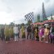 ASN dan warga Tanah Bumbu mengenakan pakaian adat dalam karnaval peringatan Hari Sumpah Pemuda ke-97 di Batulicin.