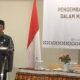 Bupati Tanah Bumbu melalui Putu Wisnu Wardhana memberikan sambutan dalam Rapat Koordinasi Bawaslu tentang penguatan SDM dan integritas di Batulicin.