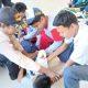 Siswa SMPN 1 Simpang Empat antusias mengikuti simulasi evakuasi dalam kegiatan Tagana Masuk Sekolah yang digelar Dinas Sosial Tanah Bumbu, Senin (6/10/2025).