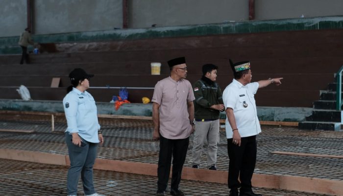Bupati Kapuas Pantau Progres Pekerjaan Rehabilitasi GOR Panunjung Tarung