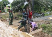 Satgas TMMD Bangun Gapura di Rejosari, Simbol Kebersamaan TNI dan Warga