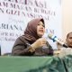 Mariana dan pejabat BGN memberikan sosialisasi program Makan Bergizi Gratis kepada warga Tanah Laut.