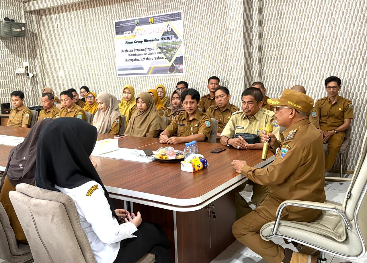 Bupati Kotabaru Muhammad Rusli meninjau Dinas Pendidikan dan PUPR untuk memastikan pelaksanaan program kerja berjalan optimal.