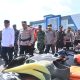 Kapolda Kalsel dan Gubernur Kalsel memeriksa kesiapan personel saat apel tanggap darurat bencana di Banjarbaru.