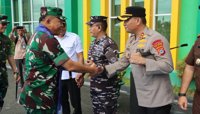 Pangdam XII/Tambun Bungai Kunjungi Kotabaru, Kapolres Sambut Kedatangan di Makodim 1004