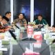 Ketua Komisi III DPRD Tanah Bumbu memimpin rapat koordinasi dengan Dishub membahas pemasangan PJU dan lampu merah baru.