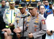 Kapolri Listyo Sigit Prabowo saat memimpin apel ojek online kamtibmas “Sauyunan Jaga Lembur” Polda Jabar di Kabupaten Bandung.