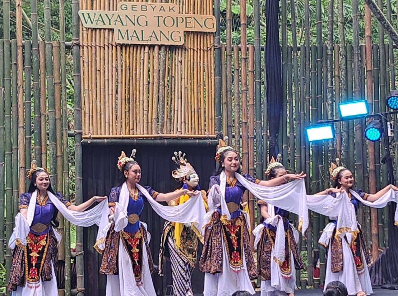 Penampilan Wayang Topeng Malang di Festival Ekonomi Kreatif Boon Pring, Turen, Kabupaten Malang.