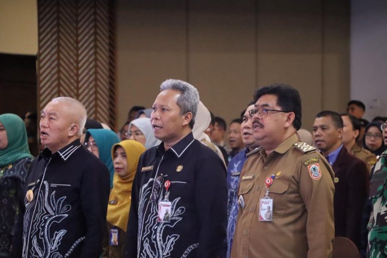 Gubernur Kalsel H. Muhidin menyampaikan arah kebijakan pembangunan kesehatan pada Musrenbangkesda 2025 di Banjarmasin.