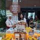 Perempuan asal Garut, Tiwi Nurhasanah, pemilik Rumah Madu Simpul Hati, berhasil menyekolahkan tiga anaknya lewat usaha madu binaan Pertamina