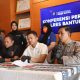 Barang bukti sertifikat tanah palsu yang digunakan tersangka sebagai agunan pinjaman ditunjukkan petugas Polres Bantul.