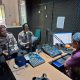 Kasubbag Dalpers Polres Banjar memberikan sosialisasi penerimaan Bintara Brimib 2026 di Radio Suara Banjar