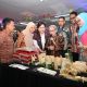 Gerai UMKM Pertamina dalam pameran SMEXPO Jakarta 2025 di Blok M Hub yang dipadati pengunjung.