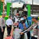 Petugas Operasi Zebra 2025 Polres Kotabaru saat mengecek kendaraan roda dua milik pelajar SMAN 1 Kotabaru.