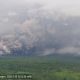 Awan panas guguran Gunung Semeru terekam mengalir dari puncak menuju lereng tenggara hingga sejauh 8,5 kilometer.
