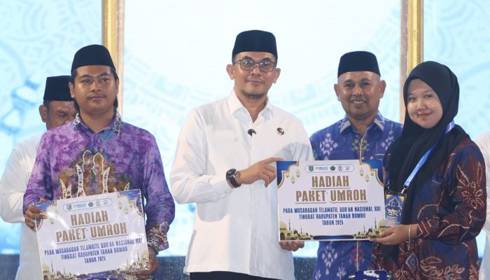 Bupati Andi Rudi Latif Tutup MTQN XXI Tanah Bumbu 2025, 10 Peserta Terbaik Diberangkatkan Umroh