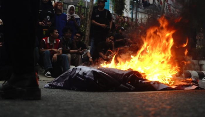 Demo Tolak KUHAP di Banjarmasin Berakhir Ricuh, Mahasiswa Kritik Keras DPRD Kalsel