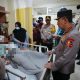 Kapolri Listyo Sigit Prabowo mengunjungi korban ledakan SMAN 72 Jakarta di Rumah Sakit Islam Cempaka Putih.