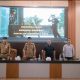 Asisten III Tanah Bumbu membuka pelatihan jurnalistik dan pengelolaan media sosial di Kantor Bupati Tanah Bumbu.