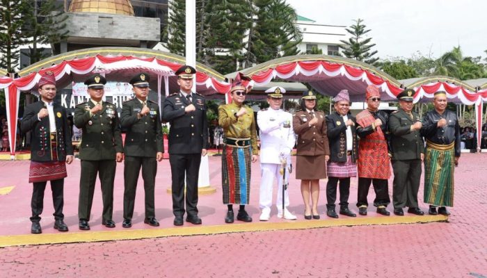 Semarak Hari Pahlawan di Tanah Bumbu, Pejabat Kenakan Pakaian Adat Nusantara