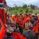 Suasana pelatihan kebencanaan BPBD Tanah Bumbu bersama Banser di Lapangan Desa Sidomulyo, Kecamatan Mantewe.