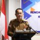 Asisten Ekonomi dan Pembangunan Tanah Bumbu Eryanto Rais menyampaikan sambutan mewakili Bupati Andi Rudi Latif dalam kegiatan penyusunan RPKD 2025–2029.