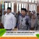 Anggota DPRD Tanah Laut H. Zainul Abidin memberikan bantuan pendidikan keagamaan kepada santri dan ustaz dalam acara penyerahan resmi.