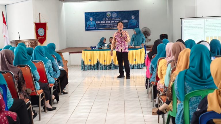 Suasana pembinaan PAAR TP PKK Kotabaru dengan peserta yang memenuhi Gedung Wanita Ratu Intan.