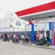Suasana antrean panjang kendaraan di SPBU Banda Aceh saat pemulihan suplai BBM