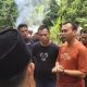 Puluhan warga Desa Talaga Kulon mendatangi area pemakaman yang diduga menjadi lokasi transaksi obat-obatan terlarang di Majalengka.
