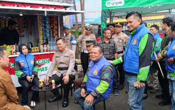 Ratusan driver ojek online mengikuti Apel Ojol Kamtibmas di Mapolres Ciamis bersama jajaran kepolisian.