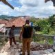 Reruntuhan tembok penahan tebing Sungai Citamba yang merusak dapur rumah warga di Kuningan.