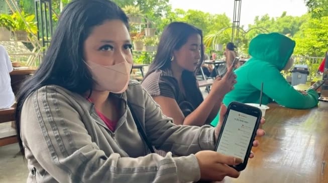 Korban arisan bodong di Kediri melaporkan kasus dugaan penipuan dengan kerugian miliaran rupiah ke polisi.