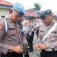 Kabid Propam Polda Kalsel memeriksa personel Polres Tanah Laut dalam kegiatan Gaktibplin jelang Natal, Tahun Baru, dan Haul Guru Sekumpul.