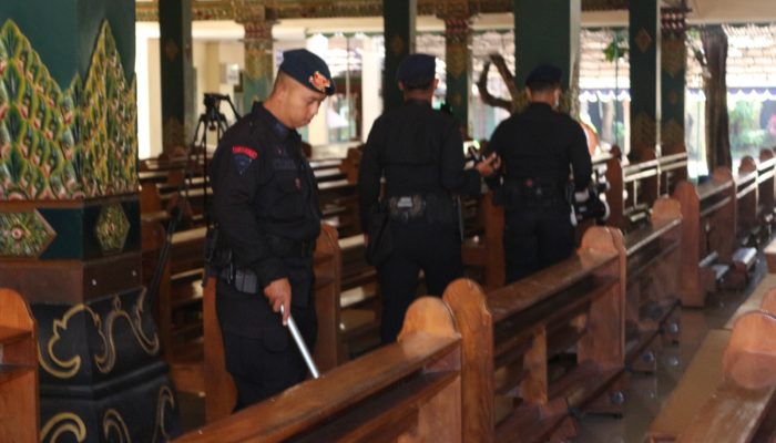 5 Gereja di Bantul Disterilisasi Tim Jihandak Jelang Ibadah Natal 2025