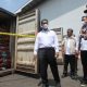 Petugas menyita 72 ton bawang bombay ilegal di Pelabuhan Tanjung Perak Surabaya.