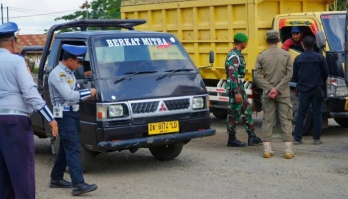 Transportasi Aman, Dishub Tanah Laut dan Aparat Lakukan Pemeriksaan Kendaraan