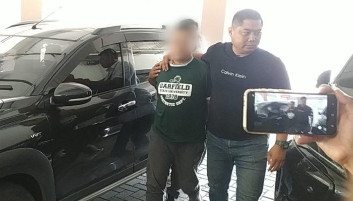 Terduga Pelaku Pengusiran Nenek Elina Dibawa ke Polda Jatim