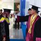 Lansia peserta Wisuda Sekolah Lansia pada peringatan Harganas ke-32 Tanah Bumbu.