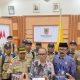 Kepala Dinas Sosial Kalimantan Selatan Achmadi saat menyampaikan keterangan mengenai pengiriman Tagana ke lokasi bencana di Sumbar.
