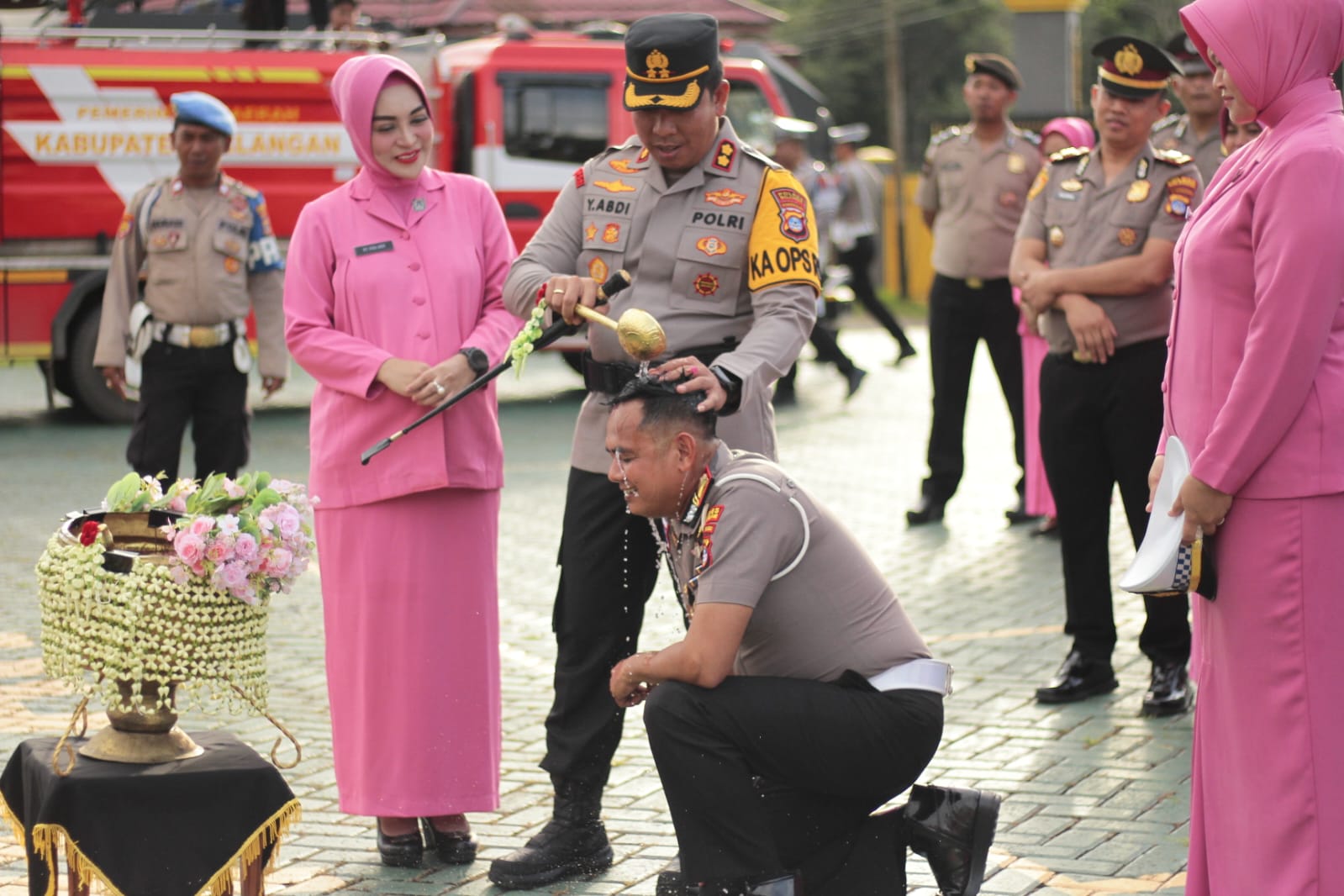 Kapolres Balangan memimpin upacara kenaikan pangkat 29 personel Polres Balangan