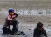 Polairud Polda Jatim Selamatkan Dua Anak Terjebak Lumpur di Pantai Kenjeran
