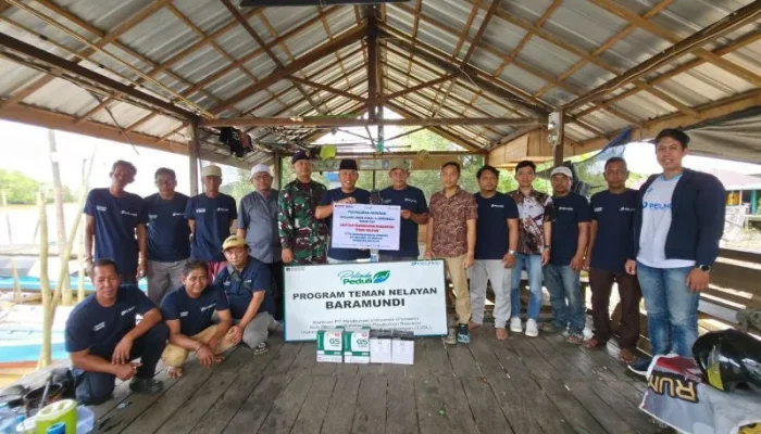 Pelindo Salurkan Fish Finder ke Nelayan Baramundi Tanah Bumbu