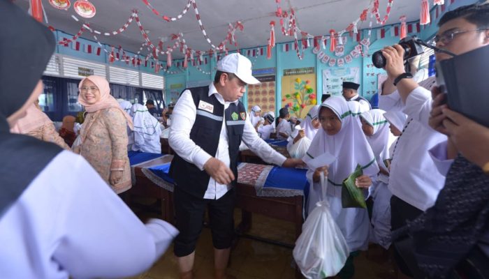 DWP Kemenag Kalsel Salurkan Bantuan untuk Madrasah Terdampak Banjir di Kabupaten Banjar