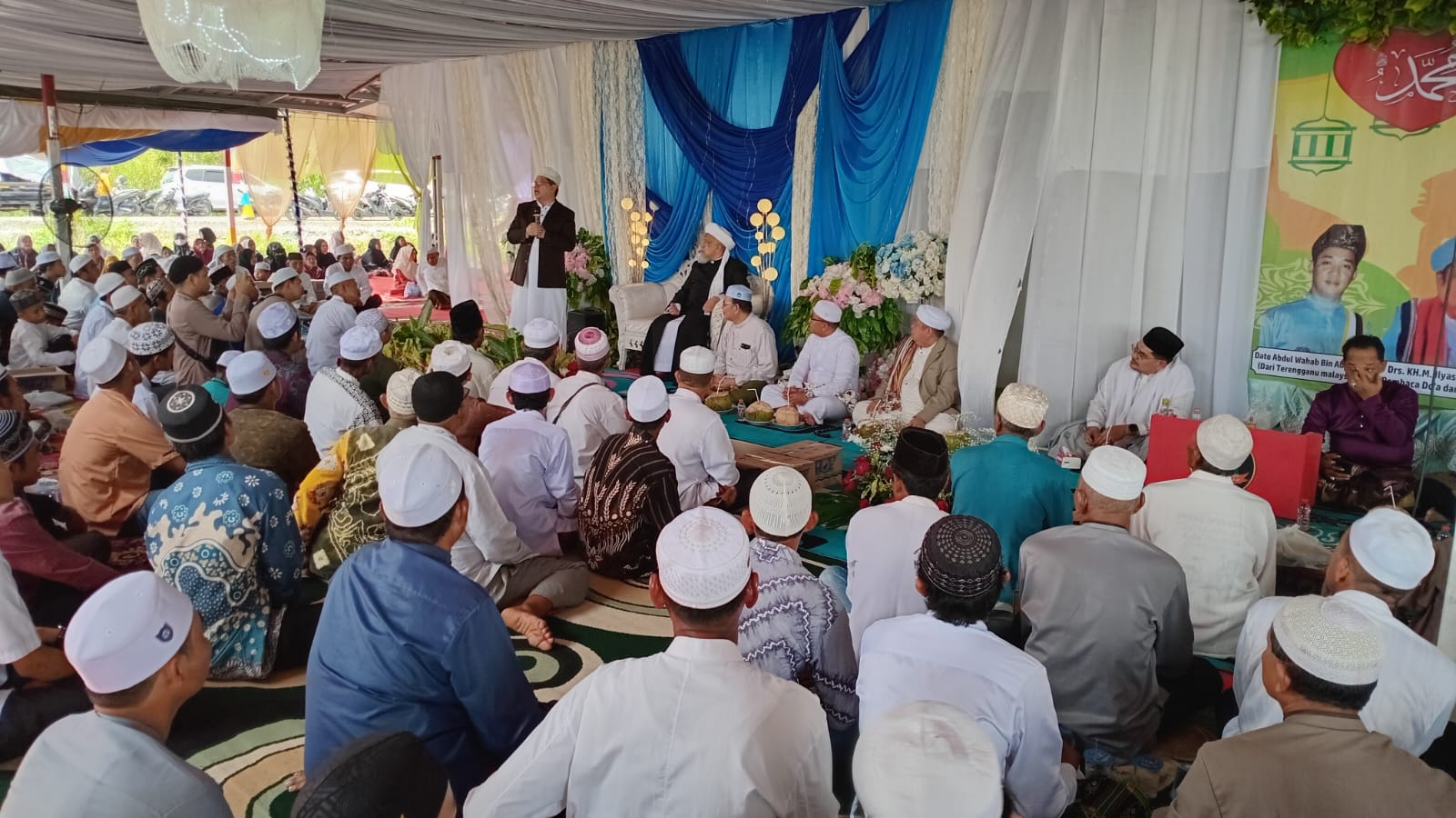 Ribuan jamaah menghadiri peringatan Isra Mi’raj dan Haul Guru Sekumpul ke-21 di Majelis Thoha 77 Barito Kuala Kalimantan Selatan