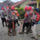 Tim gabungan TNI, Polri, dan BPBD bersiaga di lokasi longsor Desa Pasirlangu, Cisarua, Bandung Barat, dalam upaya pencarian korban.
