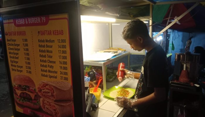 Remaja SMP di Majalengka Rintis Usaha Kuliner, Anjar Raup Omzet Ratusan Ribu per Hari